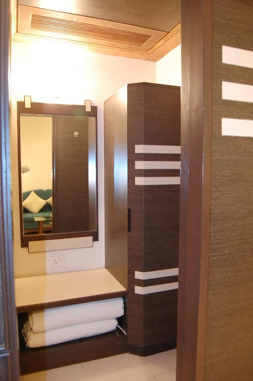 Shreemaya Hotel Indore Luaran gambar