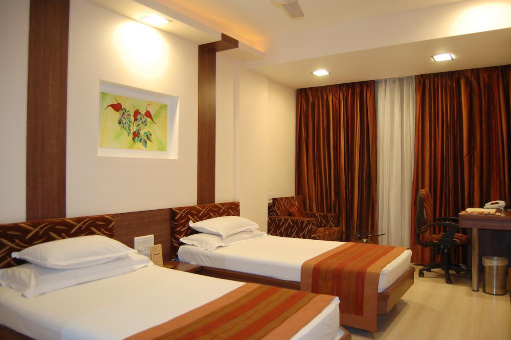 Shreemaya Hotel Indore Luaran gambar