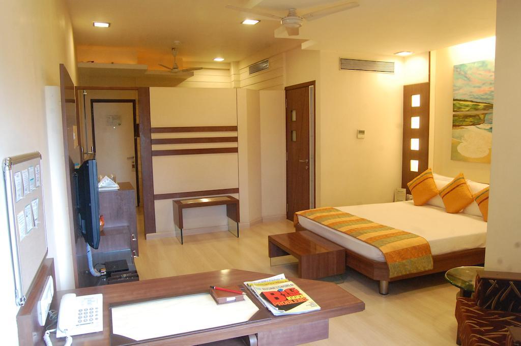 Shreemaya Hotel Indore Luaran gambar