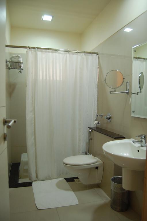 Shreemaya Hotel Indore Luaran gambar