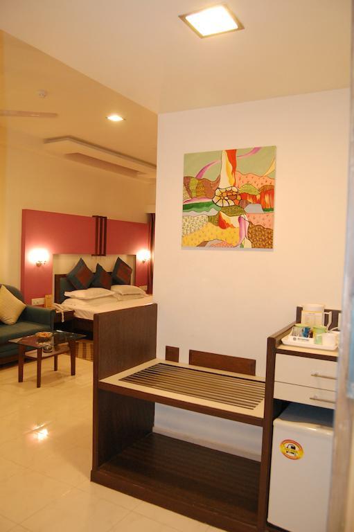 Shreemaya Hotel Indore Luaran gambar