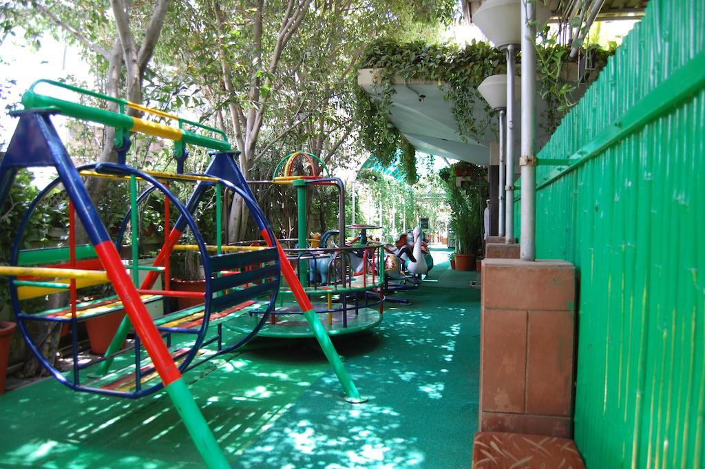 Shreemaya Hotel Indore Luaran gambar