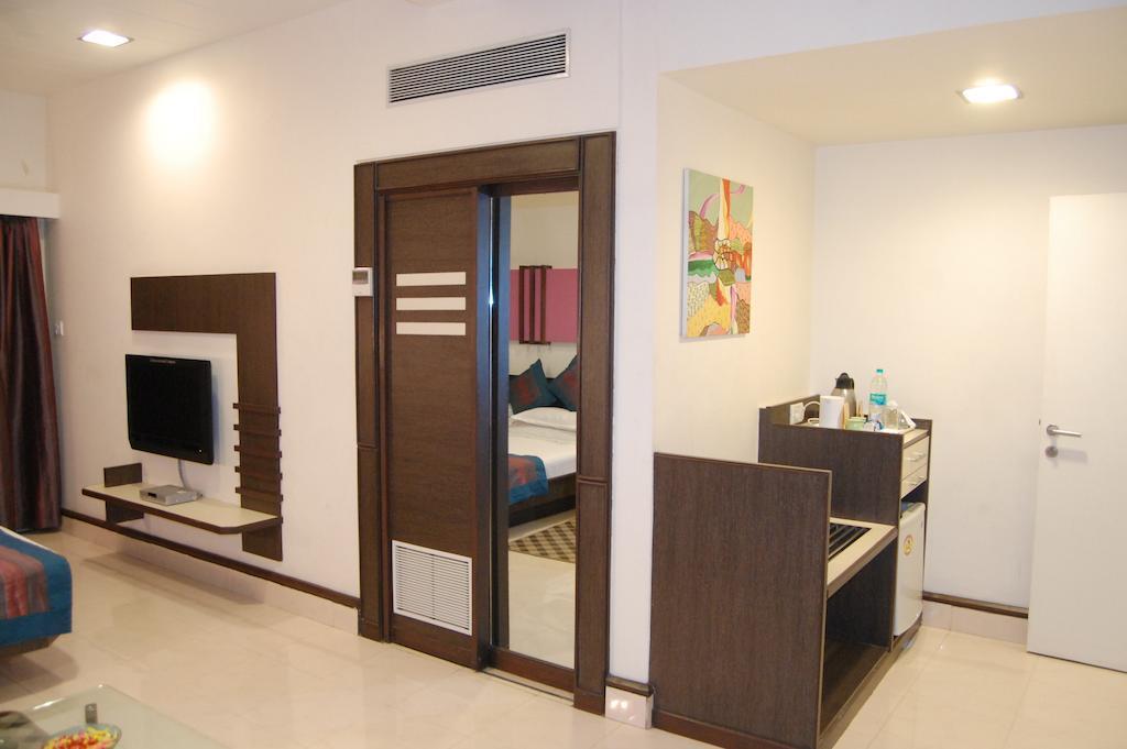 Shreemaya Hotel Indore Luaran gambar