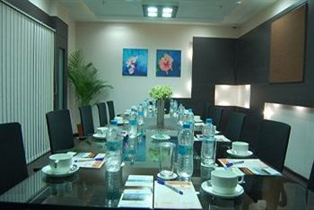 Shreemaya Hotel Indore Luaran gambar